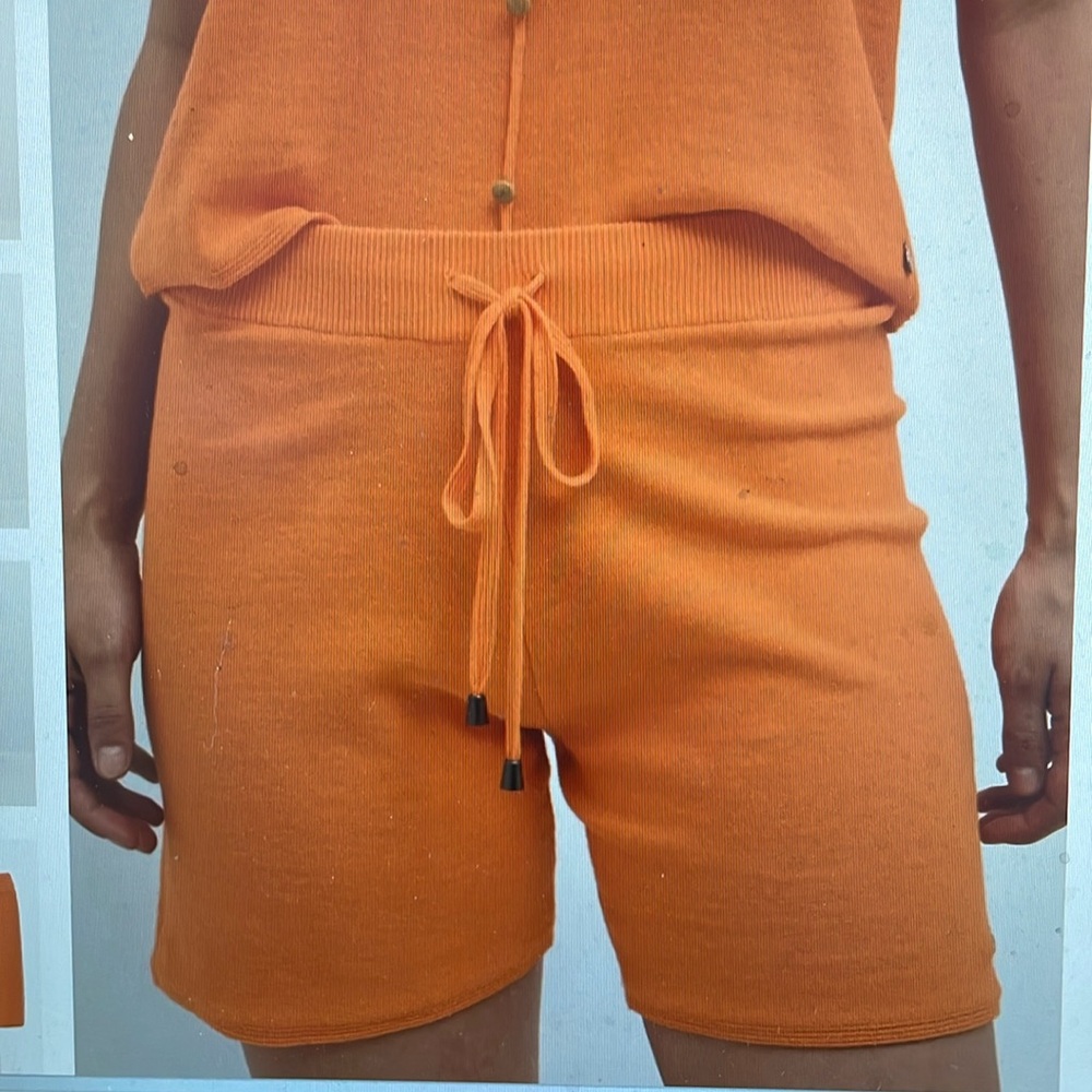 Crème sillar knit drawstring waist shorts - new with tags
